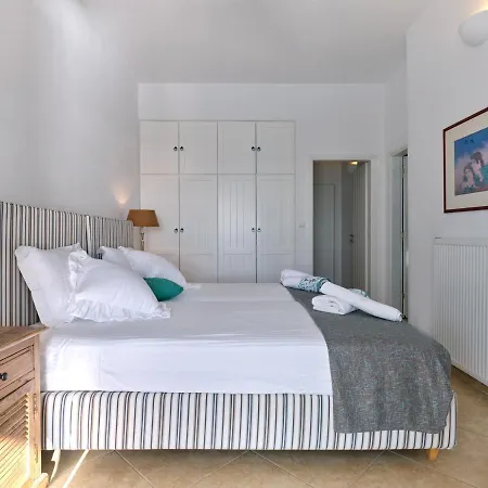 Mia Paros Agia Irini (Paros)