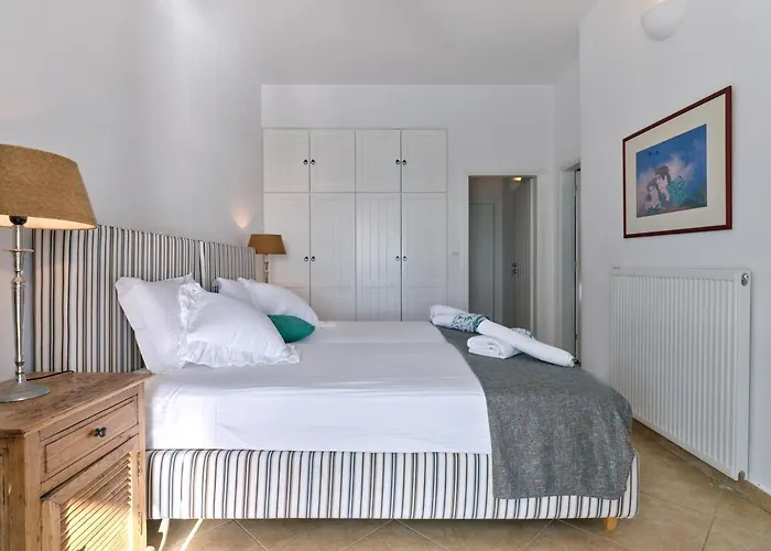 Mia Paros Agia Irini (Paros)