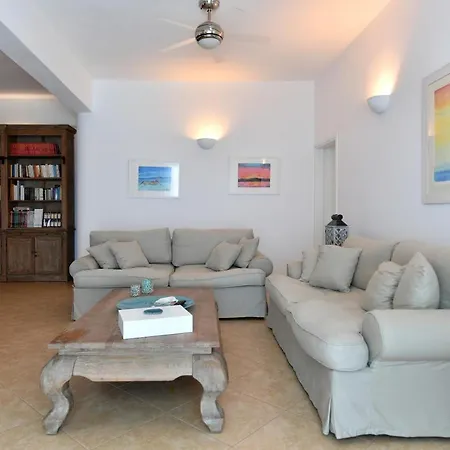 Mia Paros * Agia Irini (Paros)