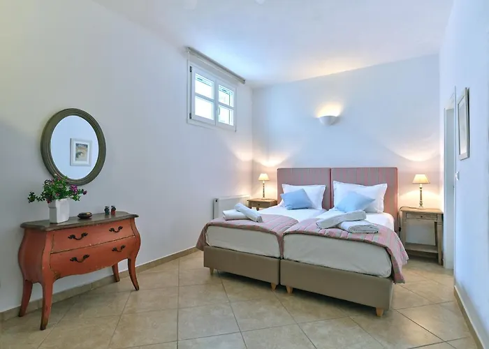 Mia Paros * Agia Irini (Paros)